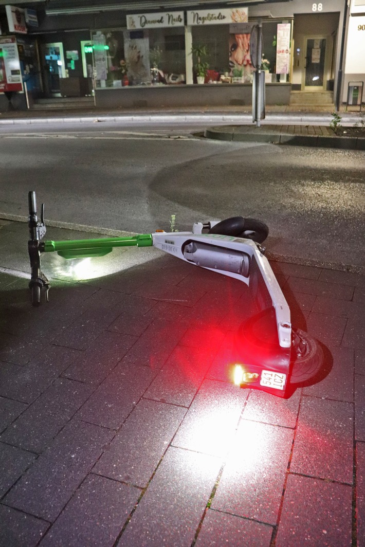 POL-ME: Betrunkene Heimfahrt auf E-Scooter endete im Unfall - Langenfeld - 2209054