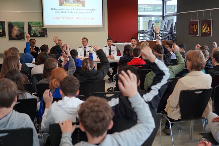 POL-DA: Birkenau: "Brich Dein Schweigen" Projekttag an Langenbergschule/Experten sensibilisieren Schülerinnen und Schüler