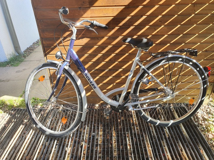 POL-HM: Eigentümerinnen zweier Fahrräder gesucht