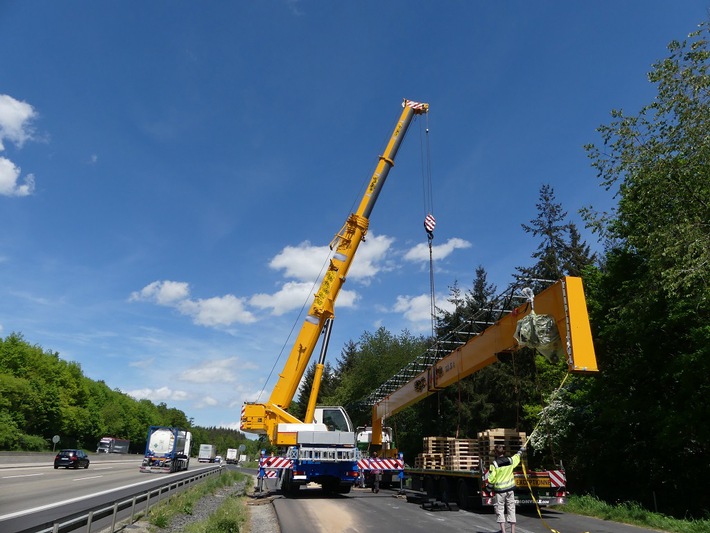 POL-OH: Bilder zu: Gemeinsame Großkontrollen des gewerblichen Güterverkehrs in Kirchheim