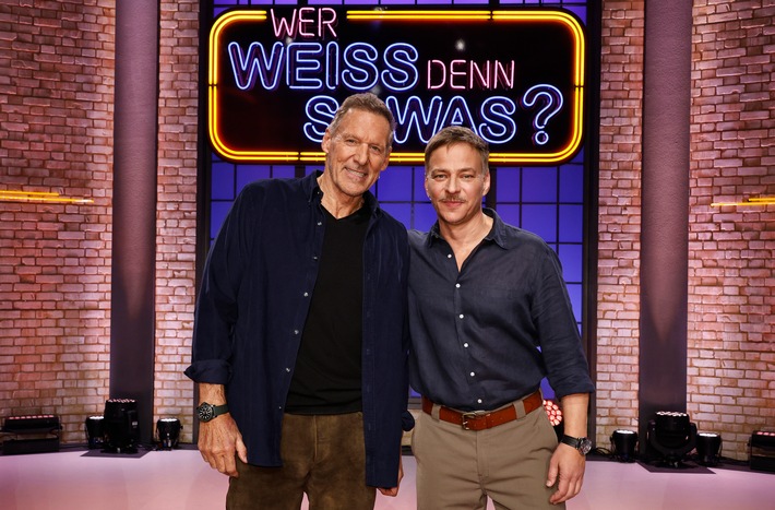 Hollywood-Stars bei &quot;Wer weiß denn sowas?&quot; / Tom Wlaschiha spielt gegen Ralf Moeller / Das Wissensquiz vom 9. bis 13. Dezember 2024, um 18:00 Uhr im Ersten