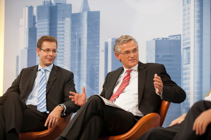 Kuhn (Grüne): Eurobonds dürfen nicht zu &quot;Zinssozialismus&quot; führen / Commerzbank-Vorstand Beumer fordert mehr Europa: &quot;Wenn man den Euro will, geht an der politischen Integration kein Weg vorbei&quot; (mit Bild)