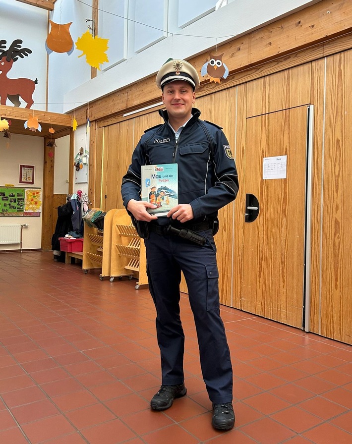 BPOL-HH: Bundesweiter Vorlesetag - Bundespolizisten sorgen für strahlende Gesichter bei Kindern