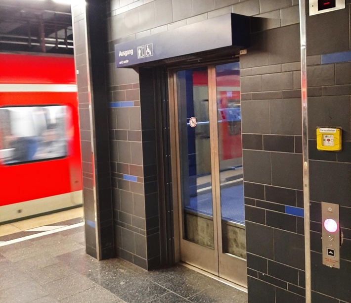 Bundespolizeidirektion München: Personen stecken im Fahrstuhl fest / Befreiungsaktion am Stachus