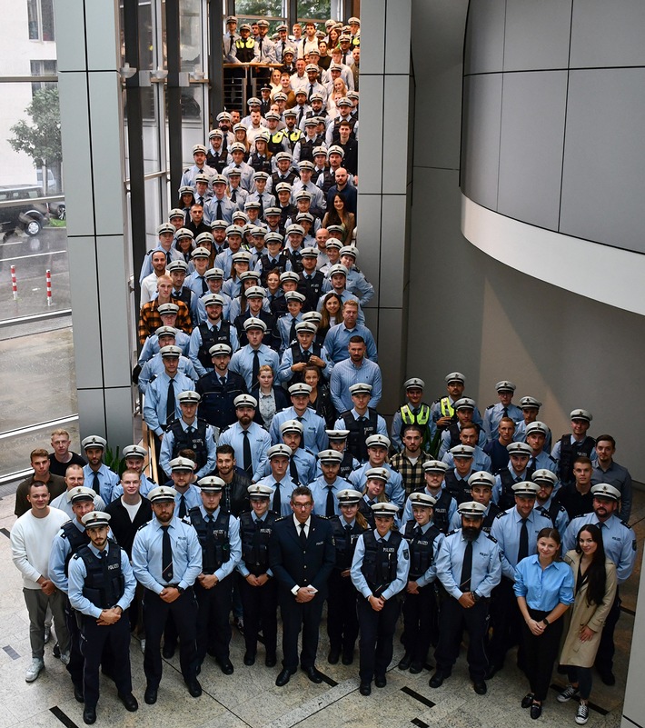 POL-D: Willkommen in Düsseldorf! - 213 Polizeibeamtinnen und Polizeibeamte wurden im Rahmen einer feierlichen Veranstaltung begrüßt