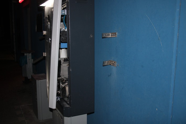 POL-HA: Kassenautomat am Parkhaus des Westfalenbades aufgebrochen - Zeugen gesucht
