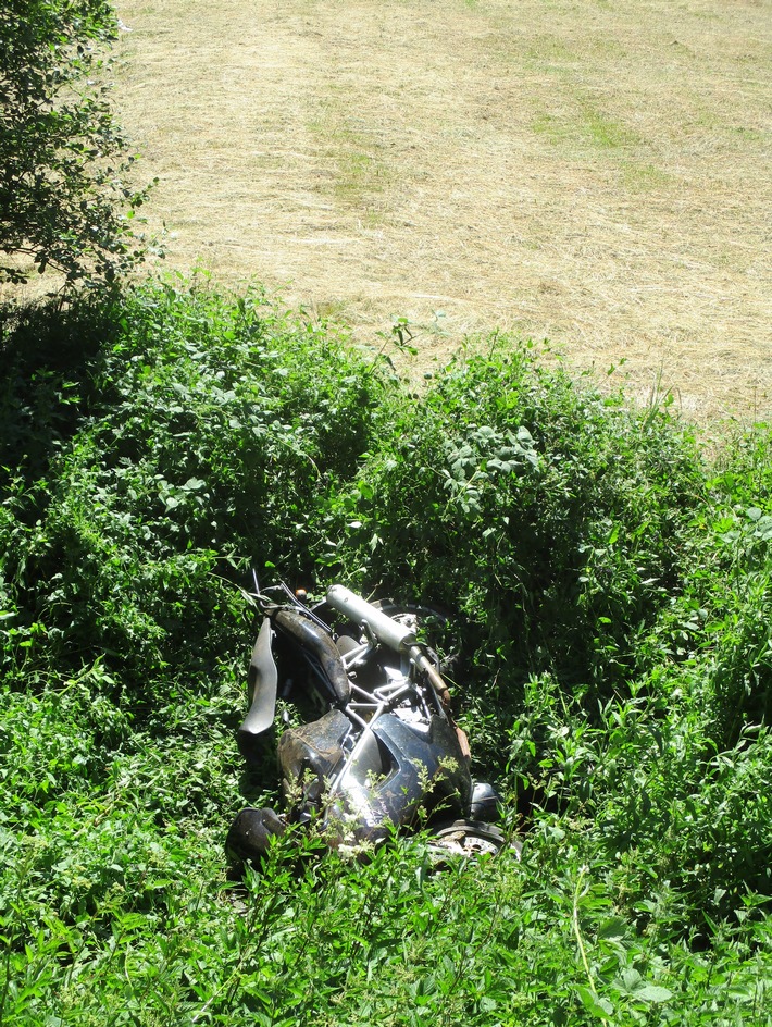 POL-PDPS: Mit Motorrad ins Gestrüpp "abgeflogen"