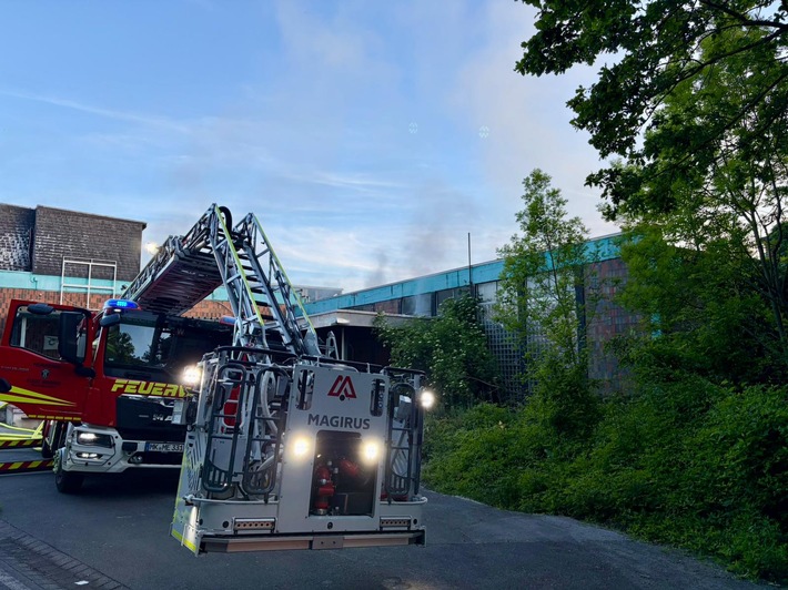 FW Menden: Mehrere zeitgleiche Einsätze für die Feuerwehr Menden