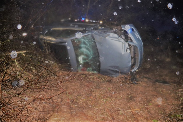 POL-HX: Senior kommt von der Fahrbahn ab