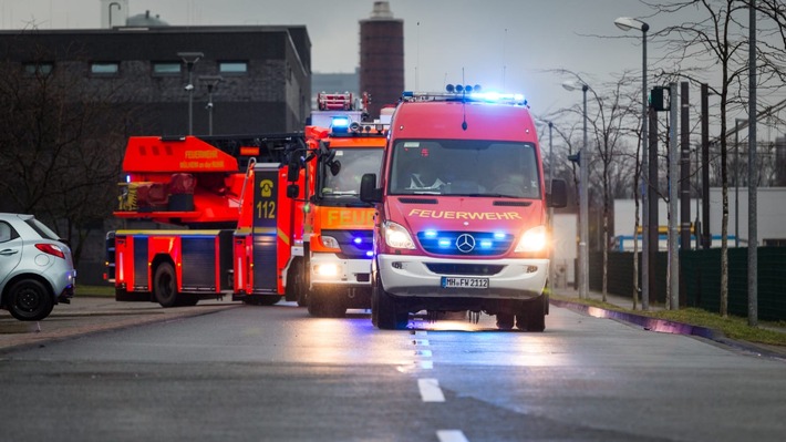 FW-MH: Wohnungsbrand in Mehrfamilienhaus