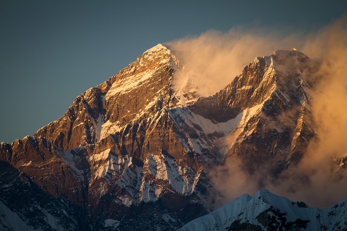 So scharf wie nie: Der Gipfel des Mount Everest / Deutsche Expeditionsfilmer produzieren die weltweit ersten 4K-Bilder vom höchsten Punkt der Erde - Panasonic liefert die Technik