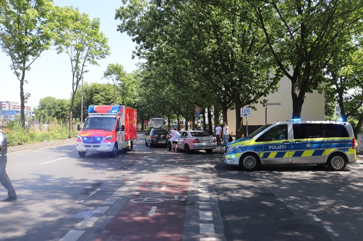 POL-ME: Jugendliche Radfahrerin von Autofahrerin angefahren: Krankenhaus - Monheim am Rhein - 2206119