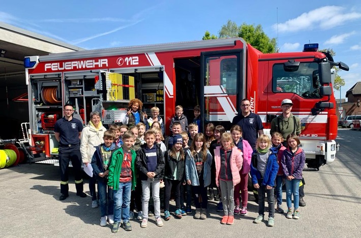 FW-KLE: Freiwillige Feuerwehr Bedburg-Hau lädt Kinder zur Brandschutzerziehung ein und gibt Einblicke in die Feuerwehr-Arbeit