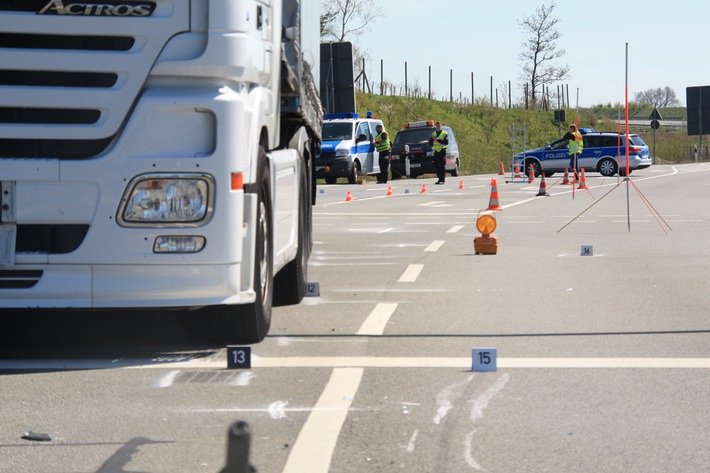 POL-HM: Folgemeldung zu "Tödlicher Verkehrsunfall - Bundesstraße 442 voll gesperrt"