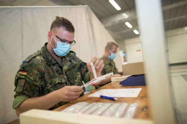 Die Bundeswehr hat seit Beginn der COVID-19-Pandemie mehr als 1.000 Amtshilfeanträge erhalten und bearbeitet.