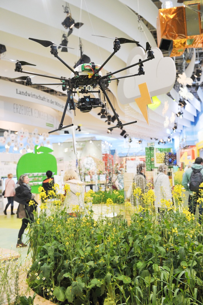Grüne Woche 2019: Landwirtschaft mit Herz und Drohne / Das Bundeslandwirtschaftsministerium gibt in Halle 23a einen Ausblick auf die Landwirtschaft von morgen