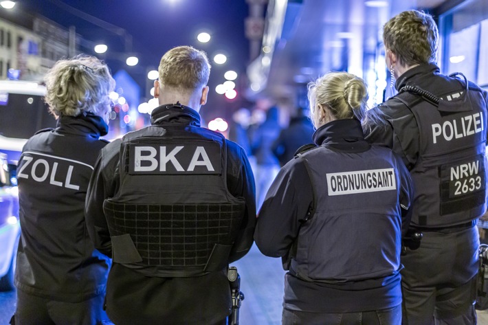 HZA-DU: Hauptzollamt Duisburg + BKA + Stadt + Polizei Gemeinsame Schwerpunktprüfung in Duisburg, Oberhausen und Essen