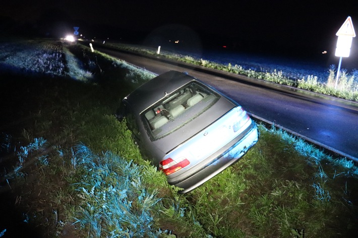 POL-HF: BMW landet im Graben- Fahrer unter Alkoholeinfluss