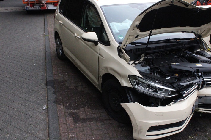 POL-RBK: Bergisch Gladbach - Verkehrsunfall nach internistischem Notfall in Kaule