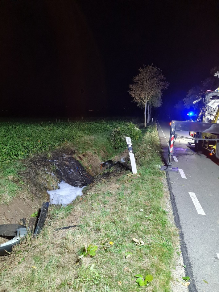 POL-HI: Verkehrsunfall mit drei leicht verletzten Personen und anschließendem Pkw-Brand - Fahrzeugführer steht unter Alkoholeinfluss
