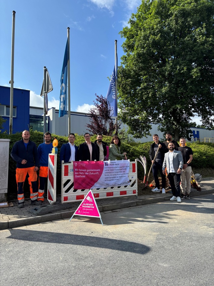 Spatenstich in Sprockhövel: Telekom startet geförderten Glasfaserausbau