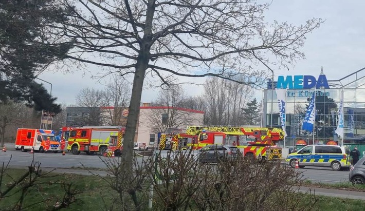 FW Ratingen: Containerbrand - Brandmeldeanlage löste aus