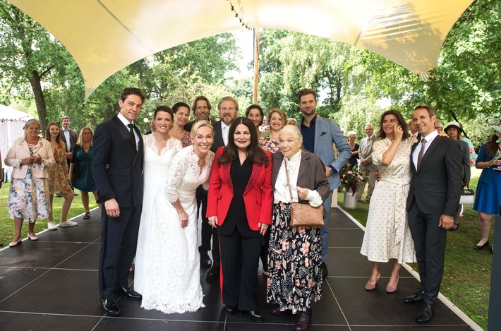 "Rote Rosen": Grandioses Staffelfinale mit Doppelhochzeit und Stargast Marianne Rosenberg