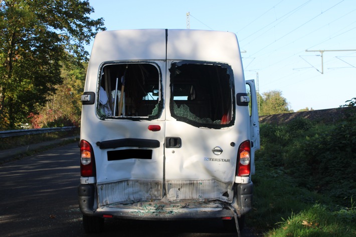 POL-MI: Zu einem Auffahrunfall mit einem verletzten Beifahrer kam es am Donnerstagmorgen auf der Königstraße.