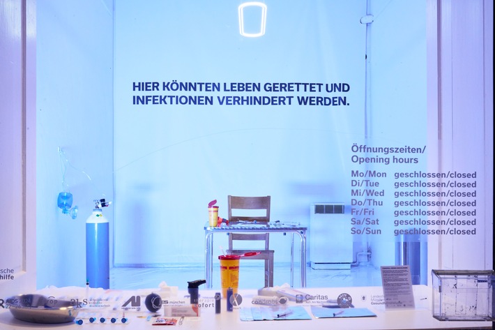 &quot;Todesfall wegen geschlossen&quot;: Bayerns erster Drogenkonsumraum ist nur durchs Schaufenster zu sehen