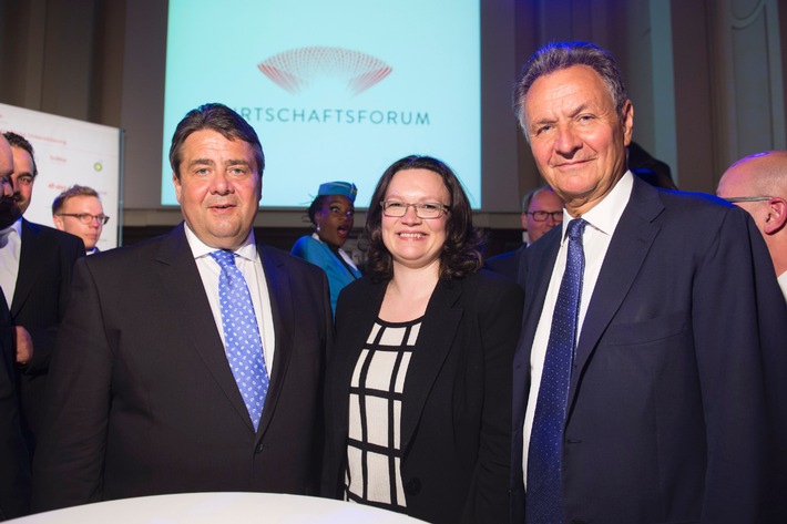 Wirtschaftsminister Sigmar Gabriel und Arbeitsministerin Andrea Nahles gratulieren zur Gründung des Wirtschaftsforums der SPD e.V.