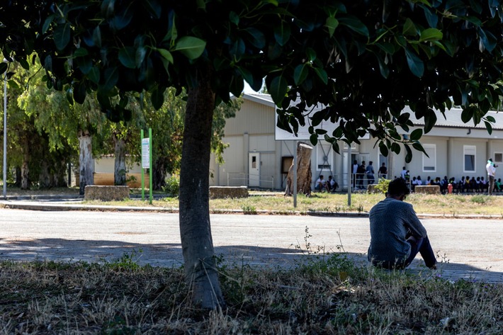 Minderjährige Mittelmeer-Flüchtlinge in Italien: "Verängstigt und orientierungslos" / SOS-Kinderdörfer fordern bessere Bedingungen