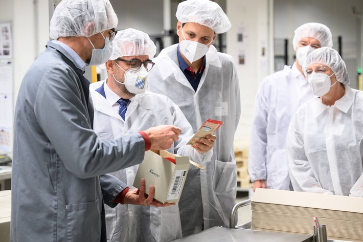 Gesundheitsminister Holetschek besucht Hauptsitz von Kneipp - Ausbau des Unternehmens zeigt wachsenden Stellenwert von Nachhaltigkeit und Selbstfürsorge