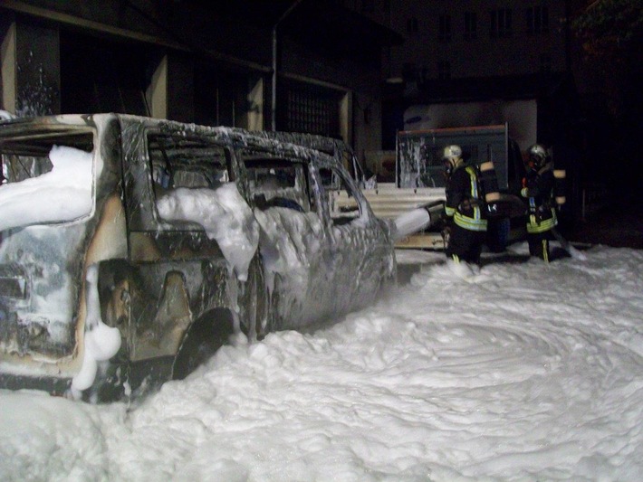 FW-DO: Feuerwehr verhindert Lagerhallenbrand