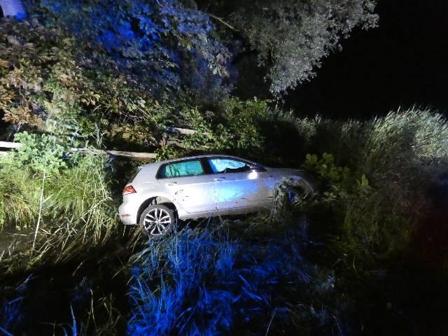 POL-CUX: Verkehrsunfall auf der B73 im Bereich Wingst - Fahrzeugführer leicht verletzt (Foto im Anhang)