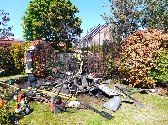 FW-OB: Heckenbrand in Königshardt