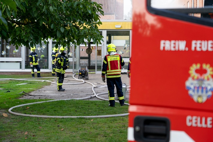 FW Flotwedel: 18 vermisste Personen bei gemeldetem Brand in Wienhäuser Grundschule