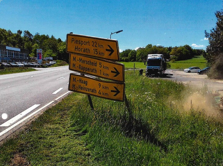 POL-PDTR: Wegweiser-Beschilderung an B327 in Morbach (gegenüber ESSO-Tankstelle) beschädigt. Wer kann hierzu Angaben machen?