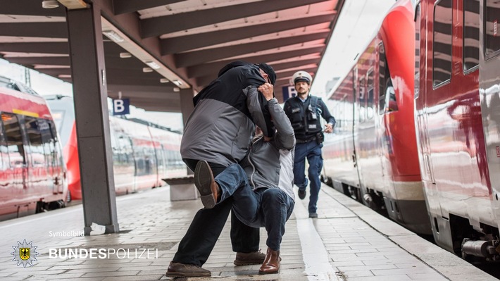 Bundespolizeidirektion München: Unerwünschte Blicke führen zu Gewalttat