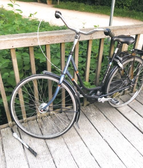POL-WES: Dinslaken - Polizei sucht Eigentümer eines blauen Gazelle-Damenrads