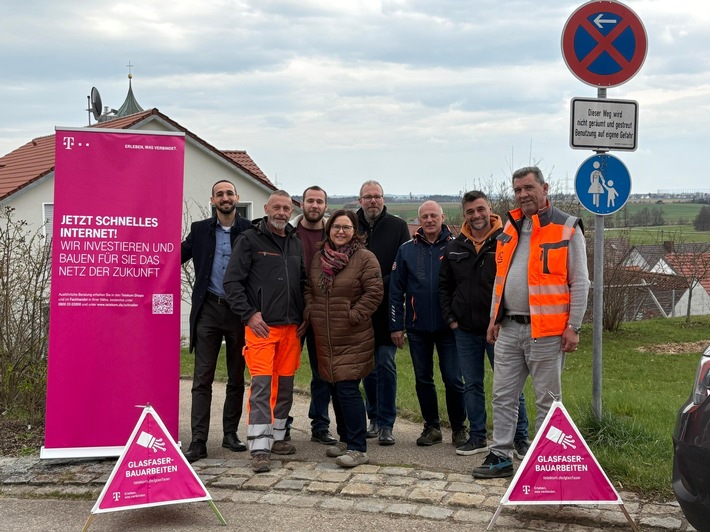 Telekom startet mit dem Spatenstich den Glasfaserausbau in Langweid am Lech