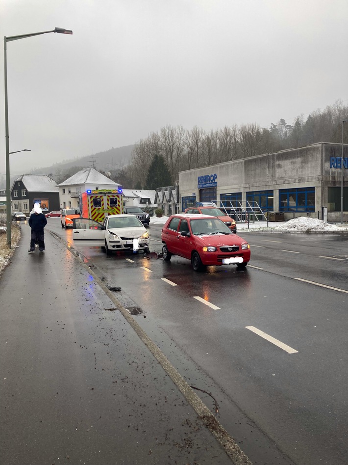 POL-GM: Bei Auffahrunfall verletzt