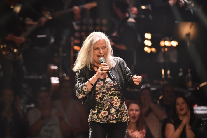 Bewegender Showdown! Rockt sich Berlinerin Silvia (68) mit "Nutbush City Limits" ins Finale von "The Voice Senior"? SAT.1 zeigt die entscheidenden Sing-Offs am Sonntag um 20:15 Uhr