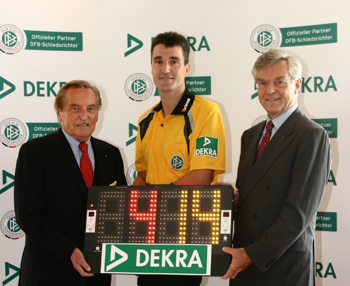 Innovatives Engagement im Fußball-Sponsoring: DEKRA wird offizieller Partner der DFB-Schiedsrichter