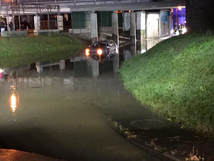 POL-PDWIL: Pkw-Fahrer folgt Navi und fährt ins Hochwasser