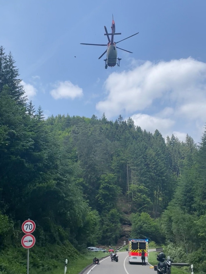 POL-PDLD: Zwei verletzte Motorradfahrer im Wellbachtal, Rettungshubschrauber im Einsatz