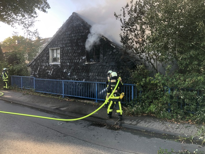 FW-BO: Brand in einem leerstehenden Gebäude in Bochum-Eppendorf