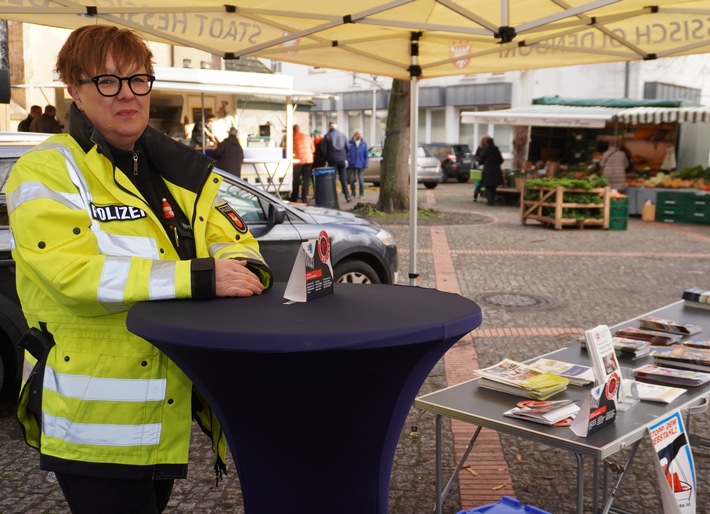 POL-HM: Präventionstipps der Polizei auf dem Hessisch Oldendorfer Wochenmarkt