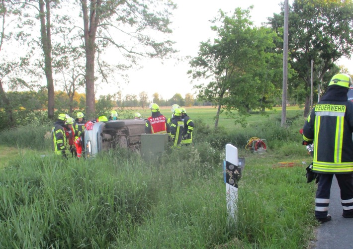 POL-STD: 20-jährige Autofahrerin bei Unfall in Drochtersen-Dornbusch schwer verletzt