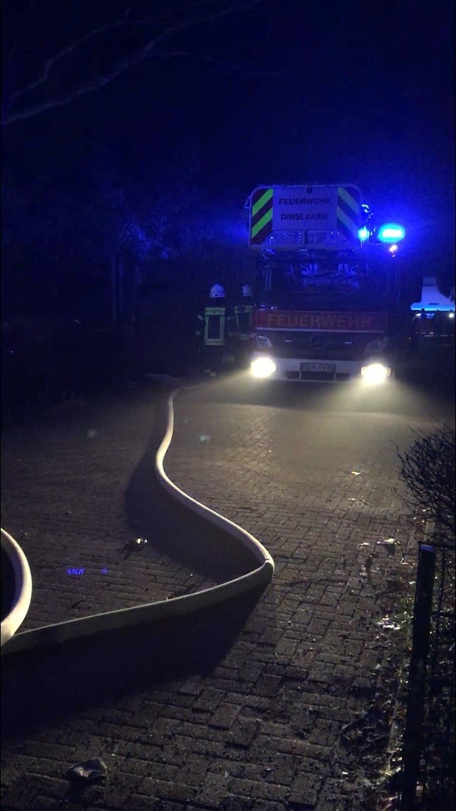 FW Dinslaken: Zimmerbrand in Lohberg auf der Knappenstraße