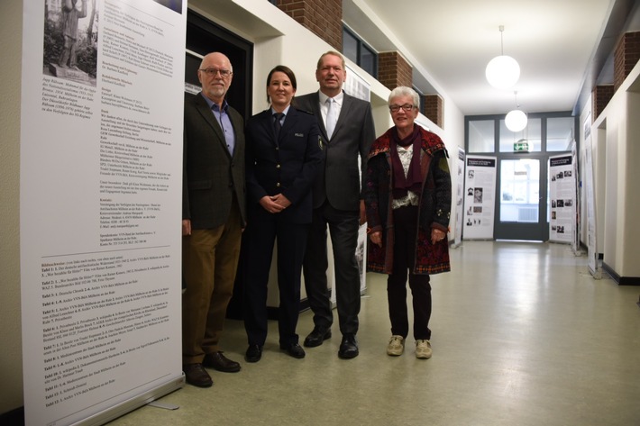 POL-E: Mülheim an der Ruhr: Polizeipräsident Frank Richter eröffnet Ausstellung in Mülheimer Polizeiinspektion